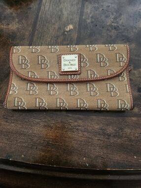 Dooney & Bourke Signature Continental Wallet